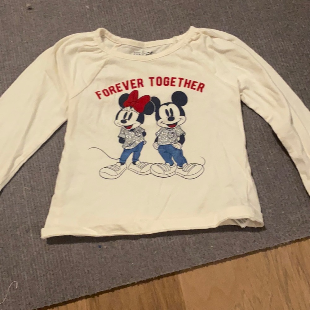 GAP. 2T. White. Long sleeve.